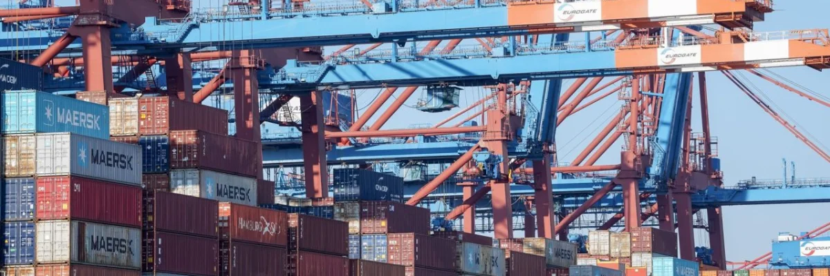 The Digital Transformation: Why a Customer Portal is the Backbone of Modern Freight Forwarding
