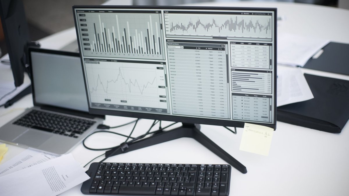data analytics dashboard screen