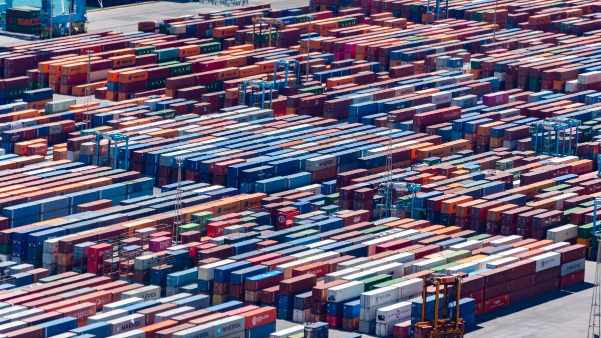 global supply chain tracking