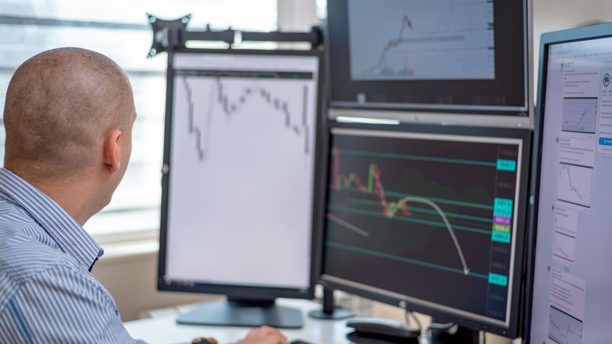 data visualization screen monitor