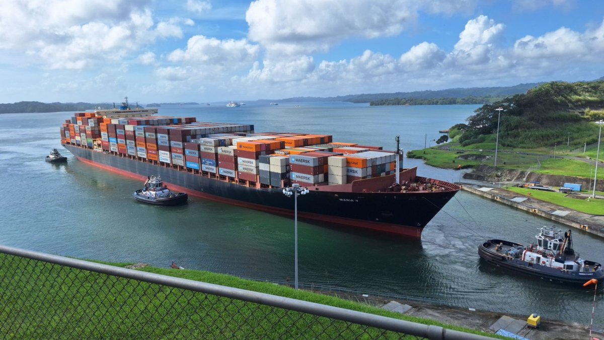 cargo ships ocean transit