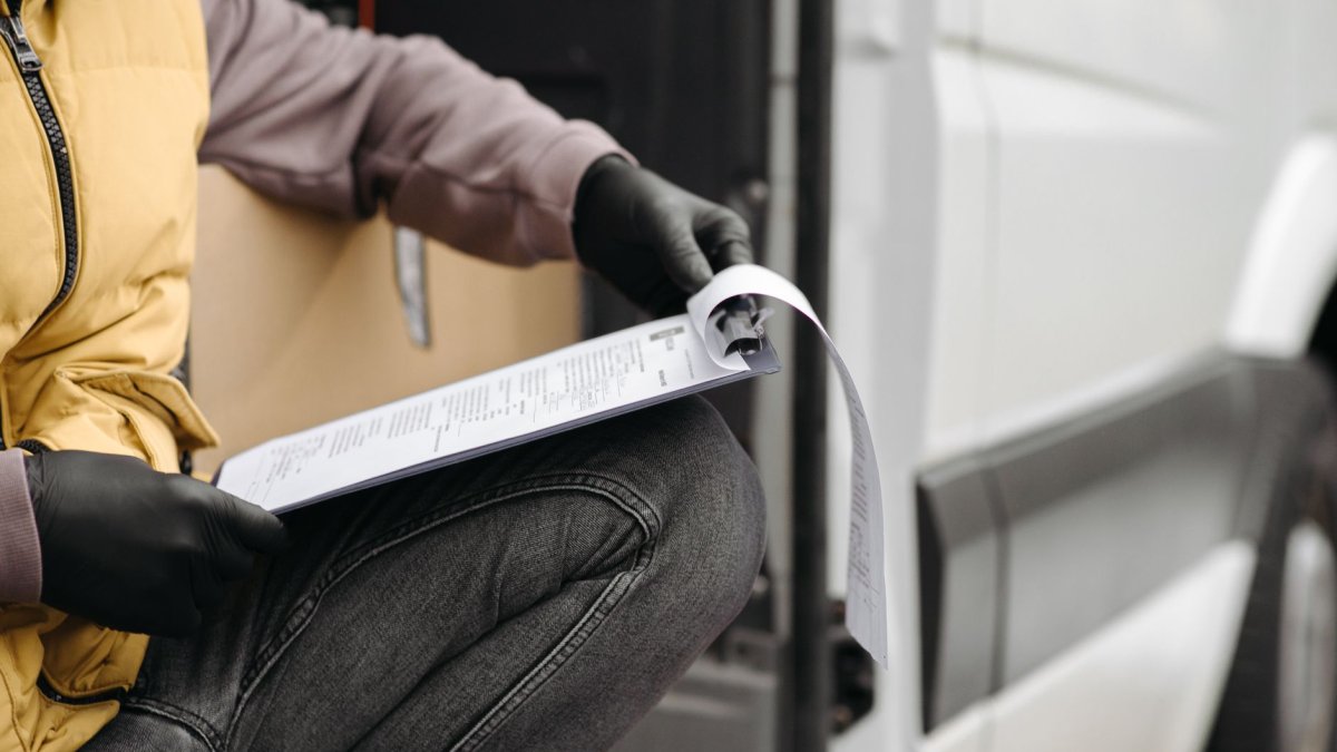 customs broker checking documents