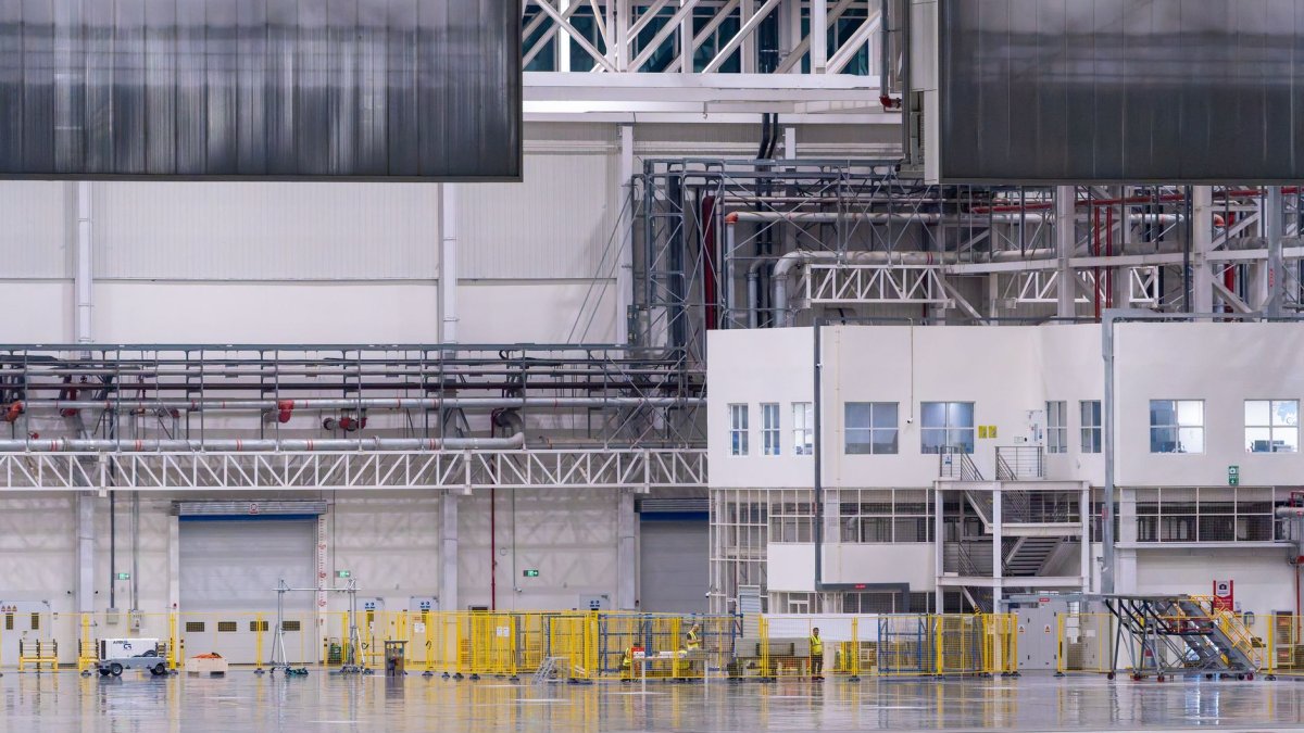 modern warehouse logistics technology