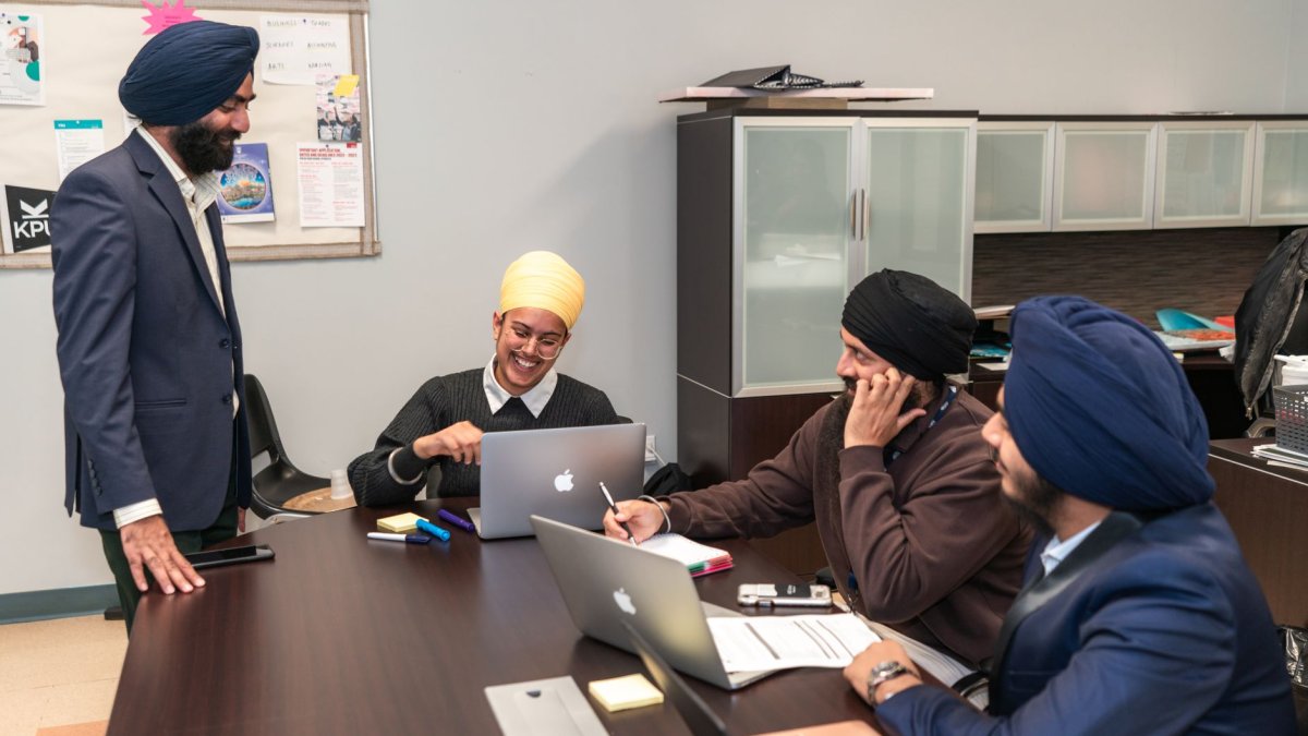 global logistics team meeting